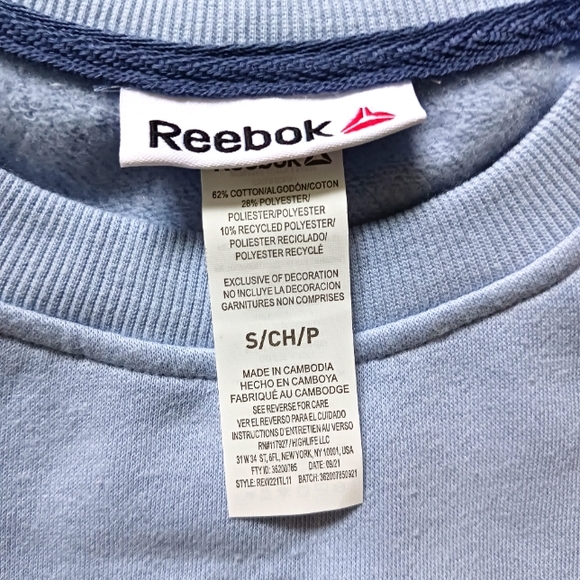 Reebok • Women's Light Blue & White Color Block Logo Crew Sweatshirt - Picture 7 of 12